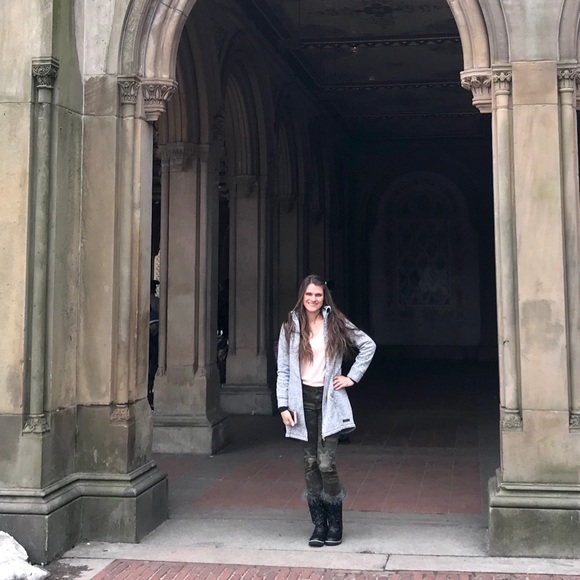 Meet your Posher, Melissa - Picture 2 of 5